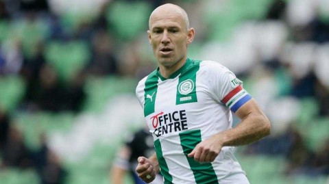 时光倒流！荷兰“小飞侠”罗本复出第二场即轰世界波，梦回格罗宁根