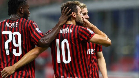 意甲重启后十轮不败，AC米兰憾平真蓝黑书写坚韧篇章