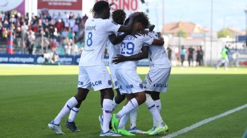 绿茵烽火：克莱蒙主场不敌特鲁瓦之战记