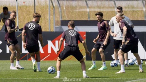 德意志战车蓄势待发 绿茵场上的专注与激情