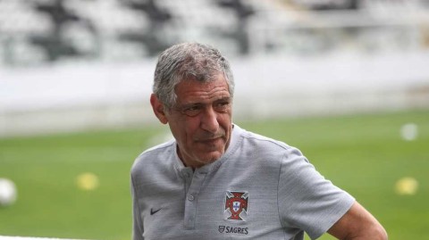 欧洲国家联赛决战前夕，C罗锐利眼神引领葡萄牙军团最后冲刺