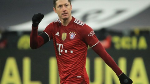 莱万双响创历史，德国德比拜仁笑到最后