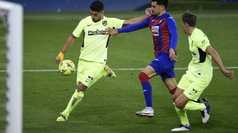 苏亚雷斯绝杀点射梅开二度 马德里竞技客场逆转埃瓦尔