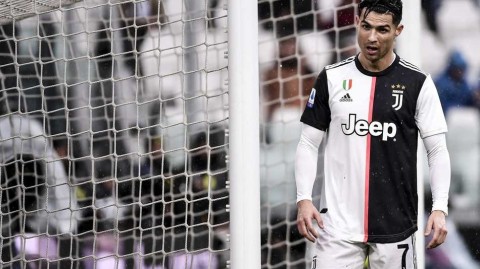 斑马军团遭遇绿色巴萨，C罗点射破球荒却难救主