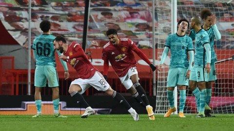 双红会经典逆转！布鲁诺·费尔南德斯替补任意球绝杀，曼联老特拉福德3比2力克利物浦