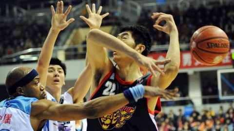 CBA常规赛卡位白热化沪上双雄争霸格局初显