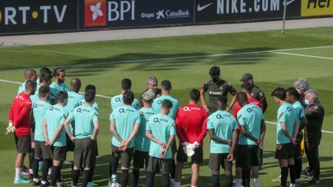 卫冕冠军的起航：葡萄牙队在黄金一代的簇拥下静待欧洲杯挑战