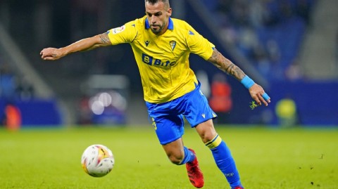 老将续约展雄心，内格雷多助加的斯谱写新篇