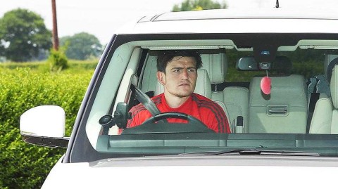 曼联众星驱车卡灵顿，豪车巡礼静候英超重启