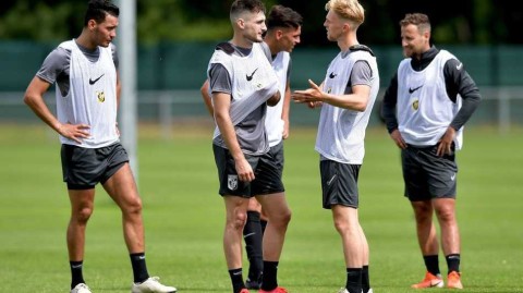 紫金新刃蓄势待发 迪昂·维特斯训练场挥汗如雨