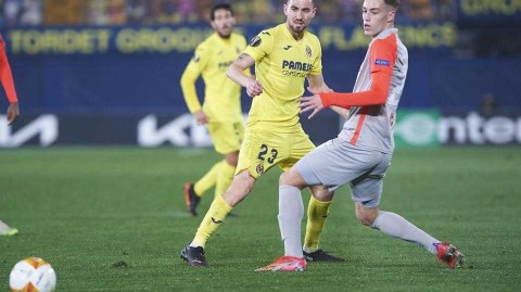 欧联杯疯狂之夜：黄色潜水艇绝杀晋级，莫雷诺成英雄