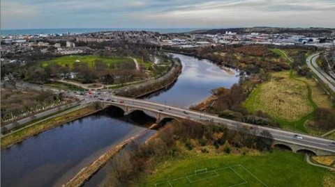 山海之间的绿茵诗篇：全球那些令人心醉的绝美球场