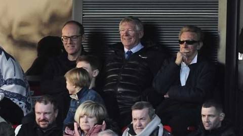 曼联传奇重聚索尔福德 弗格森携弟子观战笑容满面