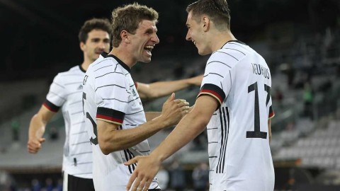 德意志战车热身赛遭北欧海盗逼平，新星闪光难掩老将回归后的喜与忧