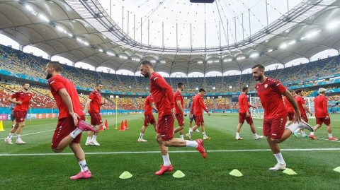 北马其顿背水一战：欧洲杯新军迎战乌克兰，赛前发布会气氛凝重