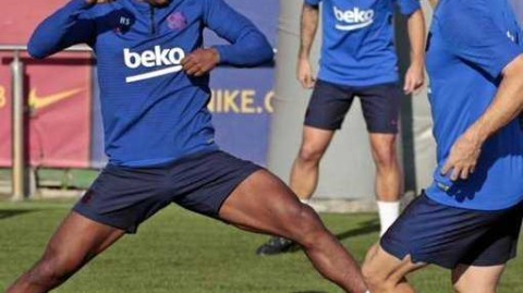 梅西换新发踏新靴 巴萨众将厉兵秣马迎恶战