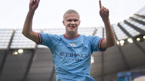 蓝月当空哈兰德双响破门 曼城力擒海鸥捍卫主场