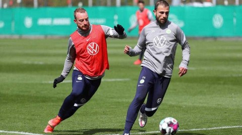 德甲赛季末的绿茵诗篇：沃尔夫斯堡备战光影实录