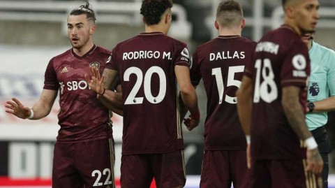 白玫瑰的疯狂乐章：利兹联32轮狂进50球亦丢50球，贝尔萨的足球美学燃爆英超