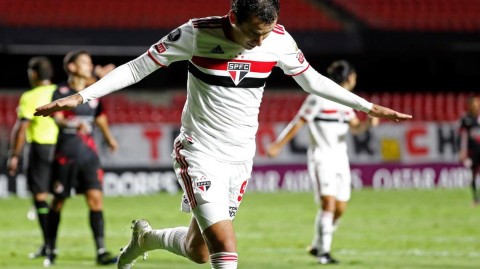 莫伦比球场之夜：圣保罗奏响解放者杯胜利强音