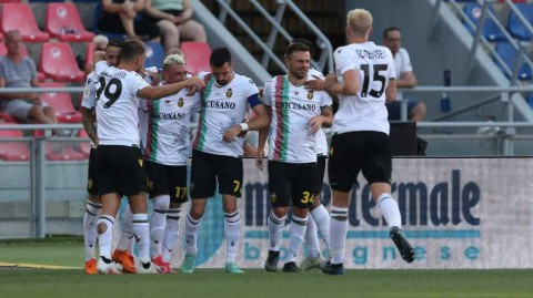 意大利杯惊魂夜，九球盛宴下的红蓝悲喜