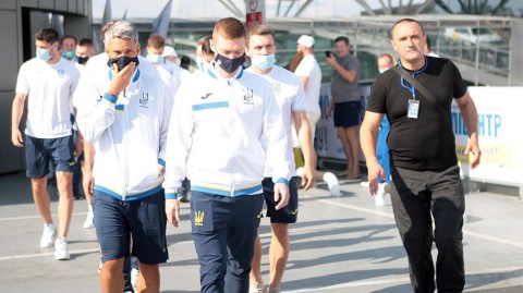 荣耀归国：舍甫琴科挂帅的乌克兰足球英雄们迎接掌声与鲜花