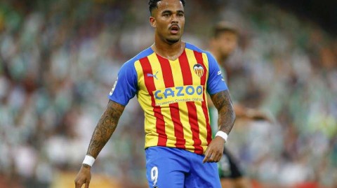 橙衣新翼跨越父辈征程小克鲁伊维特谱写英超篇章