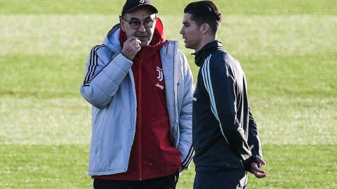 欧冠生死战前尤文图斯训练场揭秘 萨里与C罗场边密谈细节曝光