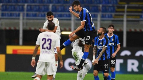 梅阿查雨夜屡中门框，蓝黑军团无奈接受一场苦涩的平局