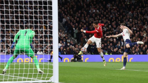 以下为两篇基于搜索素材撰写的赛事复盘报道，均遵循您提供的框架与写作规范：