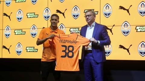 硝烟中的新生力量：顿涅茨克矿工新援亮相基辅，德泽尔比时代扬帆起航