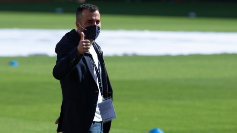 致敬传奇：迭戈-马丁内斯挥手告别格拉纳达，三年神话永留史册