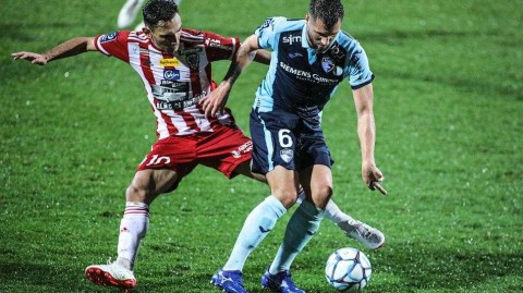 法乙硝烟：阿雅克肖与勒阿弗尔上演激情对垒，十人黑狮顽强守平