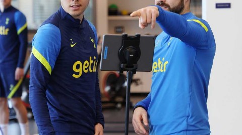 孙兴慜带领热刺队员健身房备战英超激烈对决