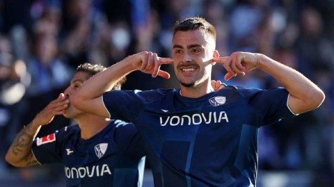 波鸿破晓迎首胜 力克法兰克福展新章