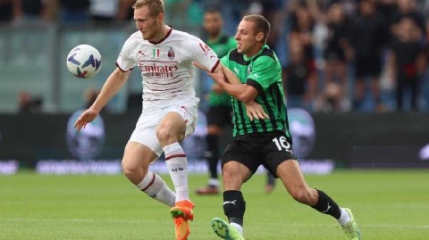 意甲赛场激战记：萨索洛与AC米兰的零比零对决