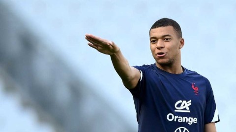 法国队欧国联赛前备战 姆巴佩领衔众将蓄势待发