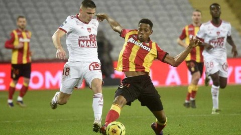 圣诞夜的法甲硝烟：博拉尔特-德勒利球场下的红黄记忆