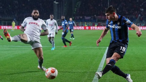 蓝黑军团逆境绽放，后卫神兵天降导演逆转好戏