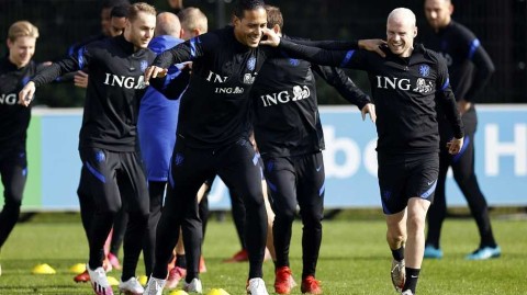 橙衣军团严阵以待，荷兰队集结备战世预赛直布罗陀