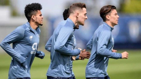 巨龙水畔的静默蓄力：波尔图欧冠大战前的最后演练