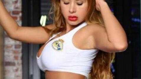 巴拉圭超模自曝被曼联巨星桑切斯疯狂追求，电话从未停歇