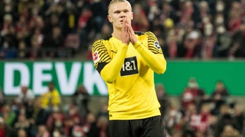 巴萨追逐锋线王冠背后的野心与困境