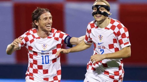 格仔军团逆境奋起 欧国联主场力斩丹麦登顶