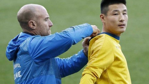 武磊静候加泰罗尼亚德比 训练场神色平静显大将之风