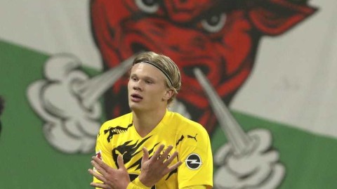 温情一幕！哈兰德复刻维特塞尔经典庆祝，进球献受伤队友