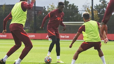 安菲尔德的号角：红军利物浦紧张备战，静候英超第八轮烽火