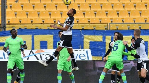 塔尔迪尼的寒冬：帕尔马与拉齐奥之战，凝固在光影中的激荡瞬间