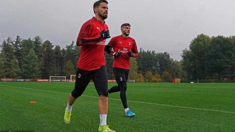 米兰内洛的冬日暖阳：红黑军团低谷中的蛰伏与希望