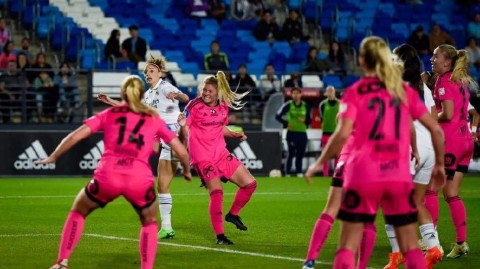 巾帼鏖战欧冠路 白衣军团奏凯歌